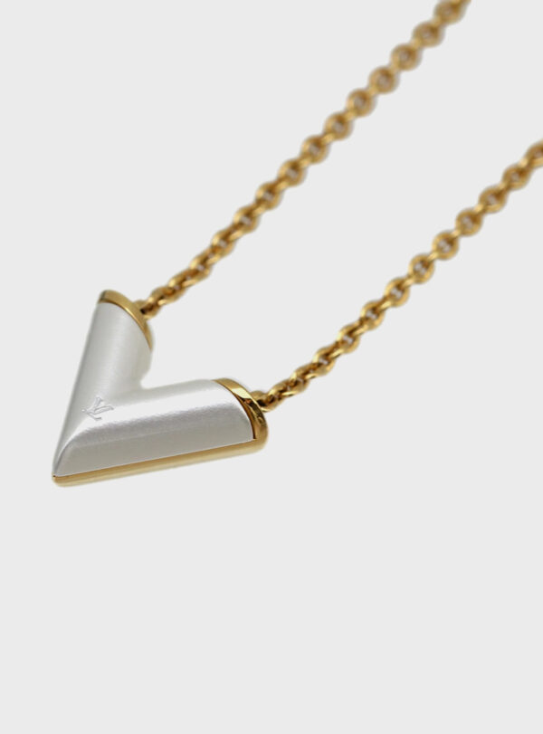 Neckalce Essential V