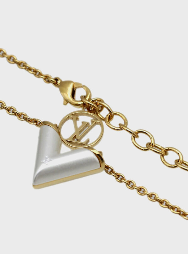 Neckalce Essential V
