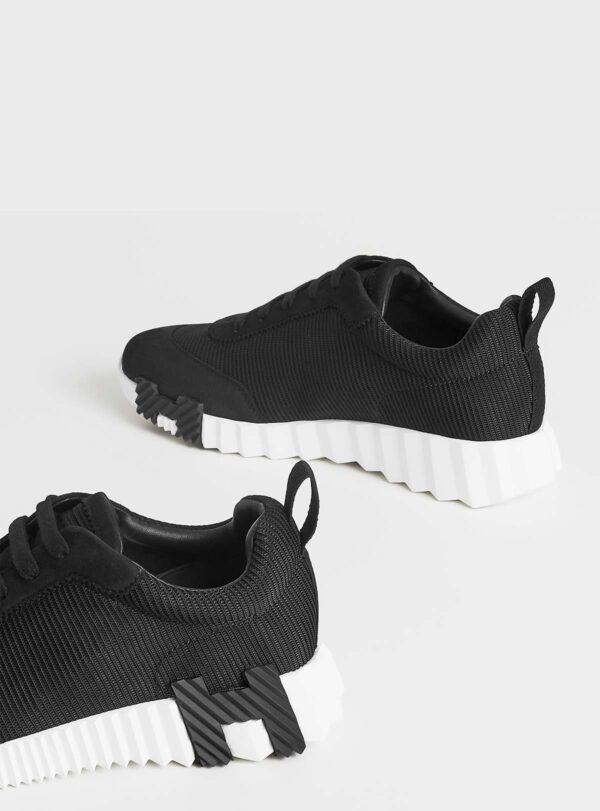 Sneaker Bouncing