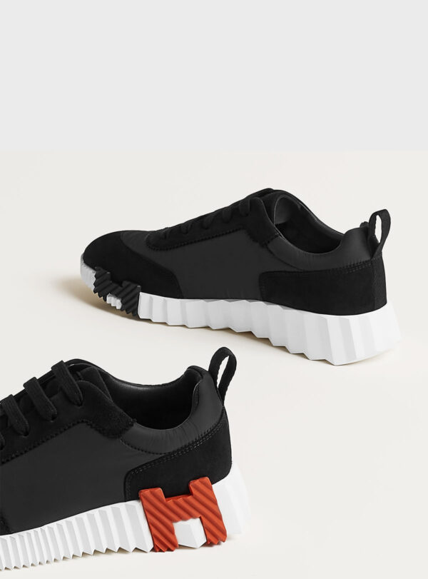 Sneaker Bouncing
