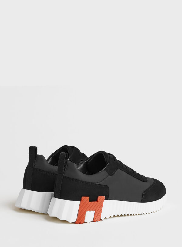 Sneaker Bouncing