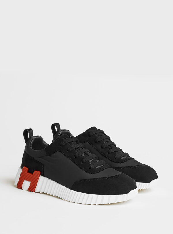 Sneaker Bouncing