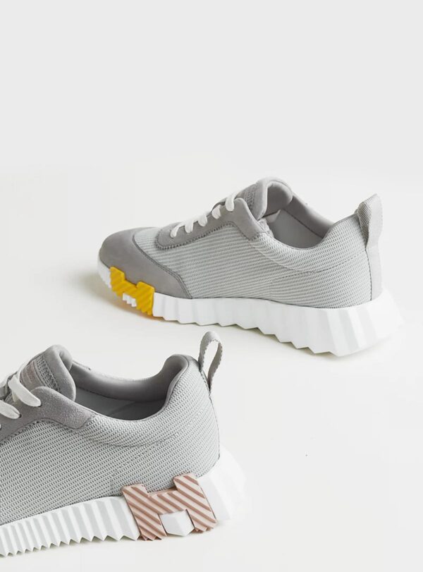 Sneaker Bouncing