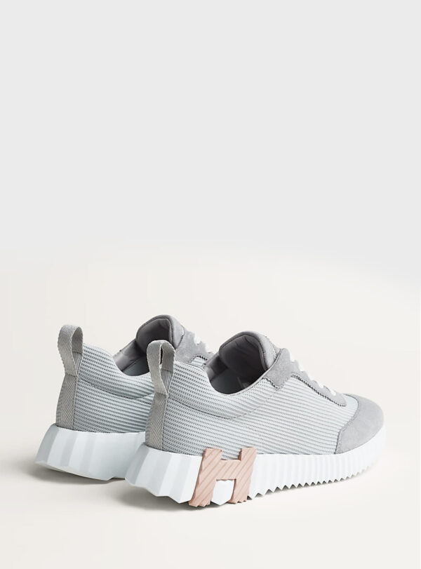 Sneaker Bouncing