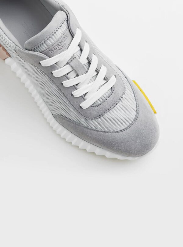 Sneaker Bouncing
