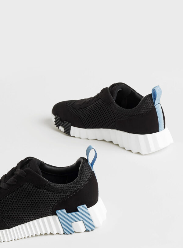 Sneaker Bouncing
