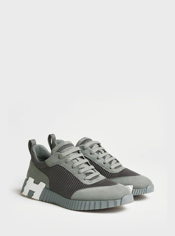 Sneaker Bouncing