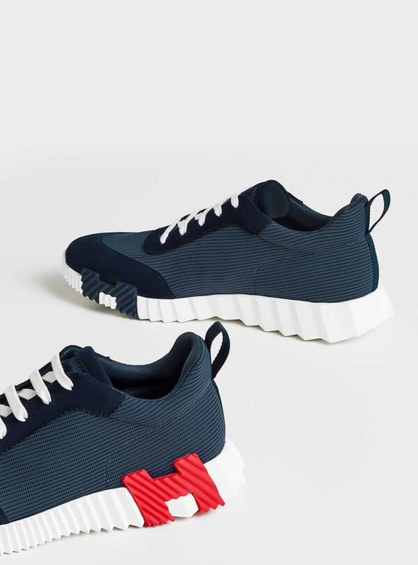 Sneaker Bouncing