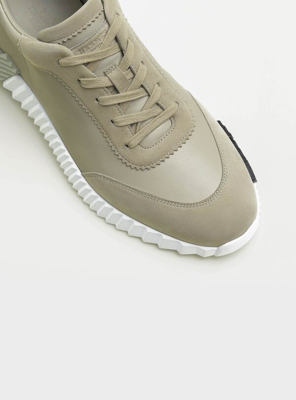 Sneaker Bouncing