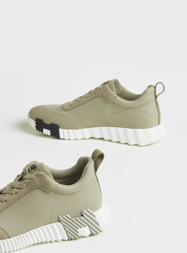 Sneaker Bouncing