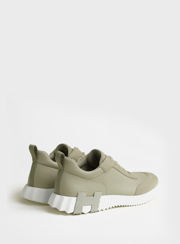 Sneaker Bouncing
