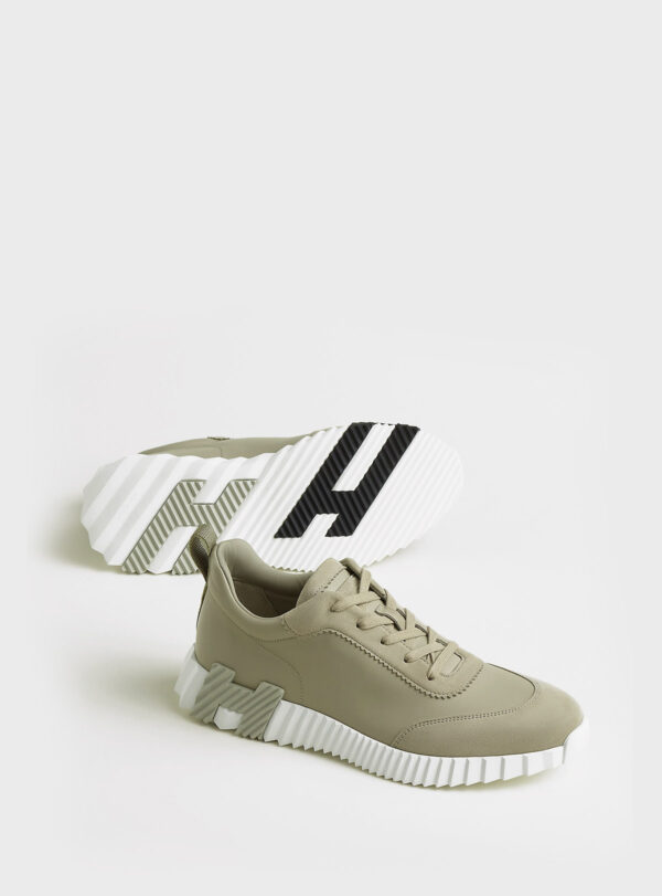 Sneaker Bouncing