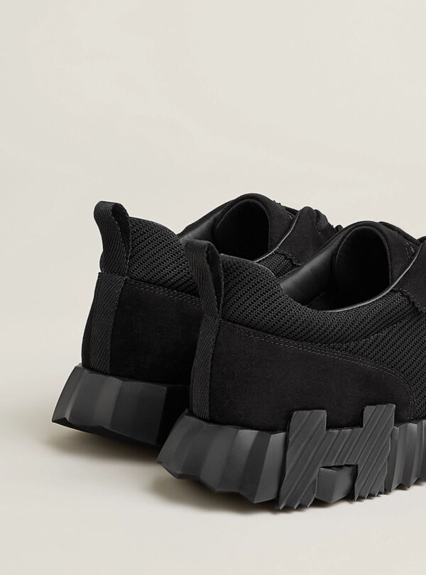 Sneaker Bouncing